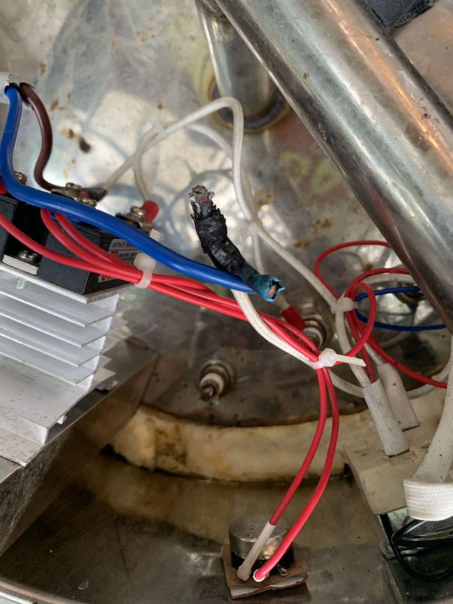 Nồi phở bị rò điện