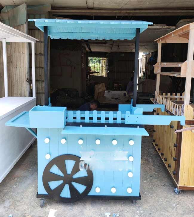 Xe bán trà sữa gỗ khởi đầu kinh doanh