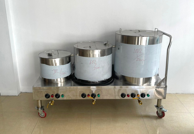 Nồi phở chung bệ có bánh xe