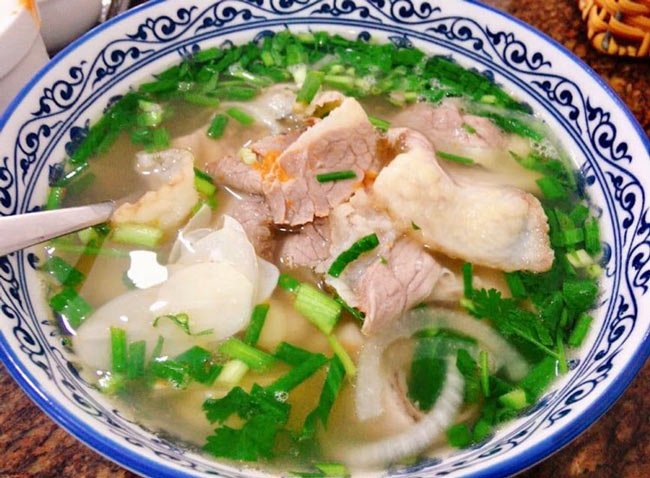 Phở bò tái chín