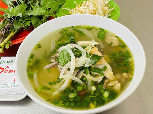 Phở gà xé