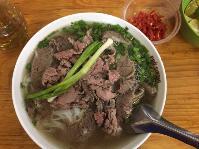 Phở tái chín gân 