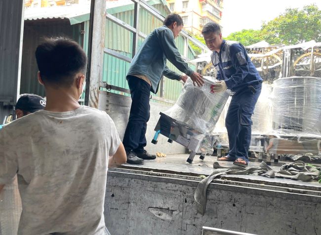 Ưu tiên đơn vị có giao hàng và lắp đặt tại TP HCM