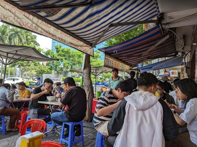 Quán bún riêu & bún bò huế quận 4