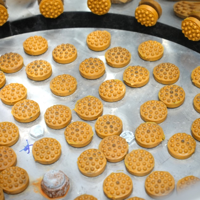 Núm cao su máy vặt lông chim