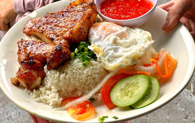 Món cơm tấm thơm ngon