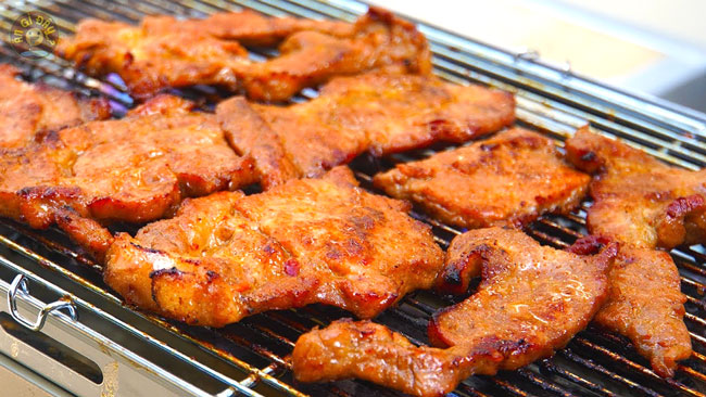 Nướng thịt sườn làm cơm tấm