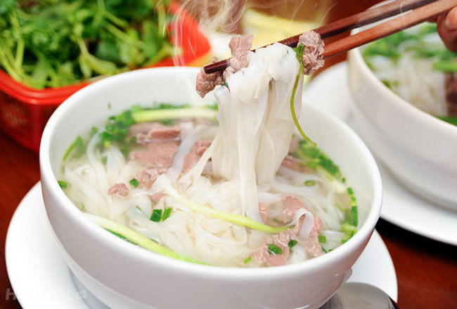 Ăn phở khi còn nóng