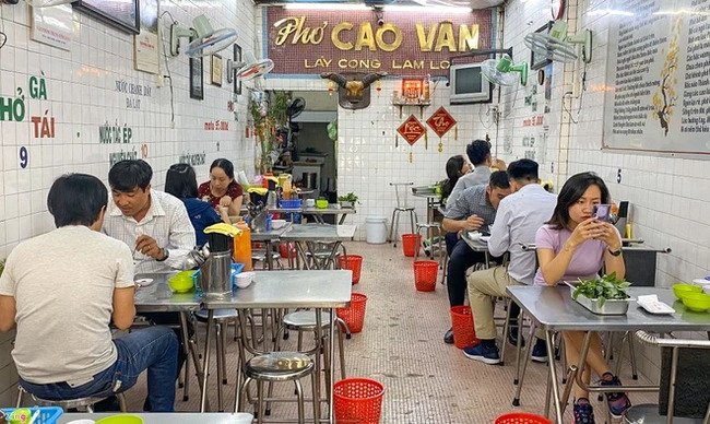 Phục vụ chu đáo, nhiệt tình