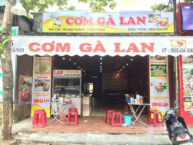 Bảng hiệu quán cơm Gà Lan