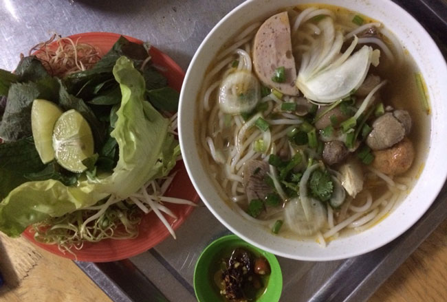 Bún bò Quỳnh Lam