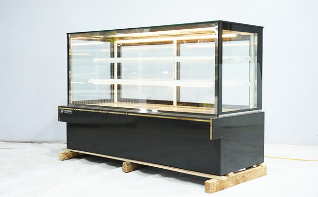 Điểm nổi bật tủ trưng bày bánh kem 1m5 3 tầng cửa sau