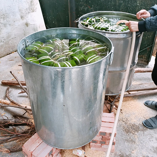 Nồi nấu bánh chưng bằng tôn dễ đáp ứng nhu cầu luộc bánh  số lượng lớn