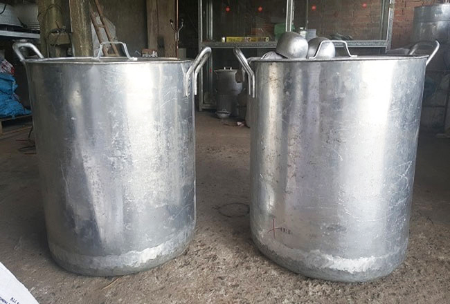 Nồi tôn mỏng có thể dễ biến dạng khi chịu nhiệt lớn