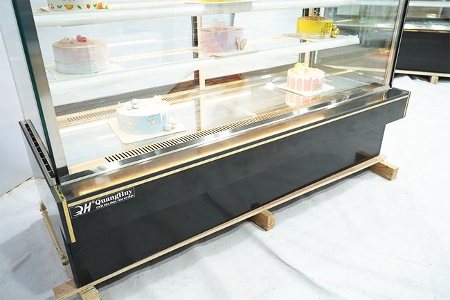 Tủ bánh kem 1m5 3 tầng cửa sau vận hành ổn định