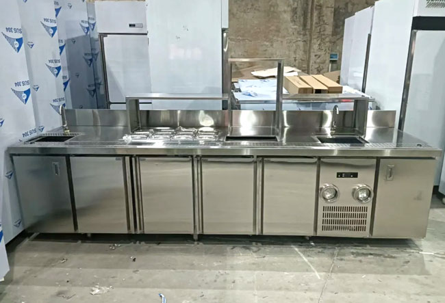 Quầy bar tích hợp tủ bếp tiện dụng