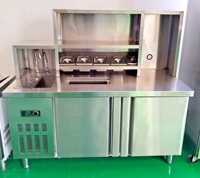 Quầy bar bếp tích hợp giá kệ