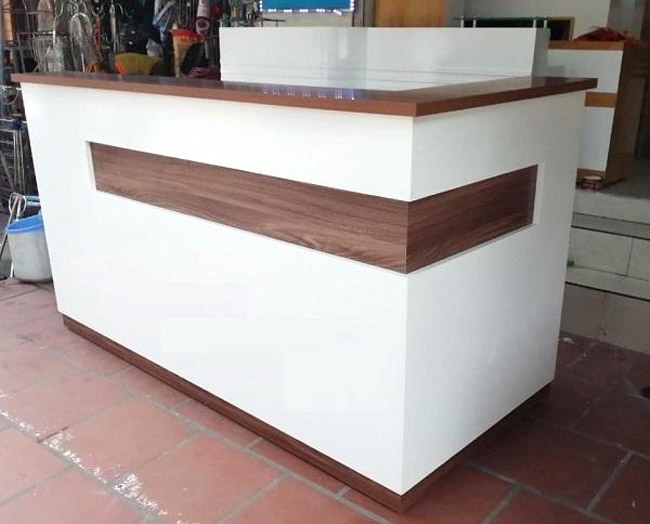 Quầy bar trắng nâu