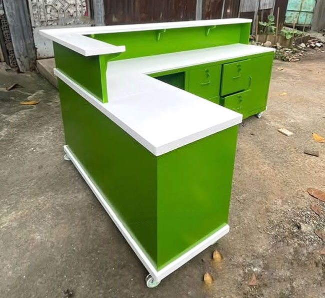Quầy bar bằng nhựa màu xanh