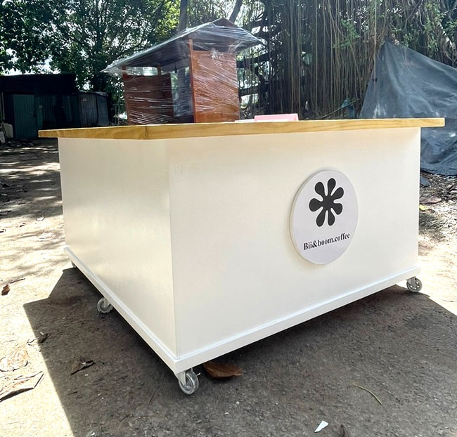 Quầy bar màu trắng