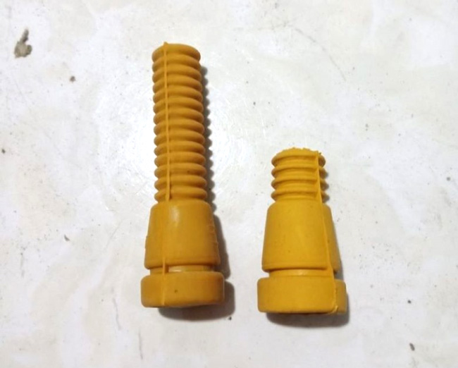 Núm cao su vặt lông gà bị hỏng