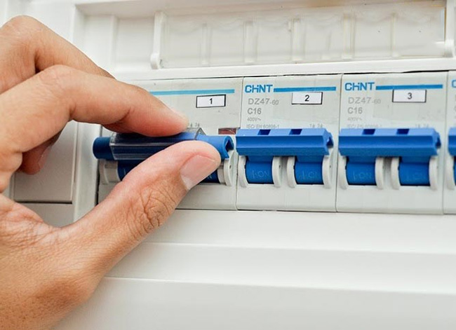 Đảm bảo an toàn khi vệ sinh máy gà