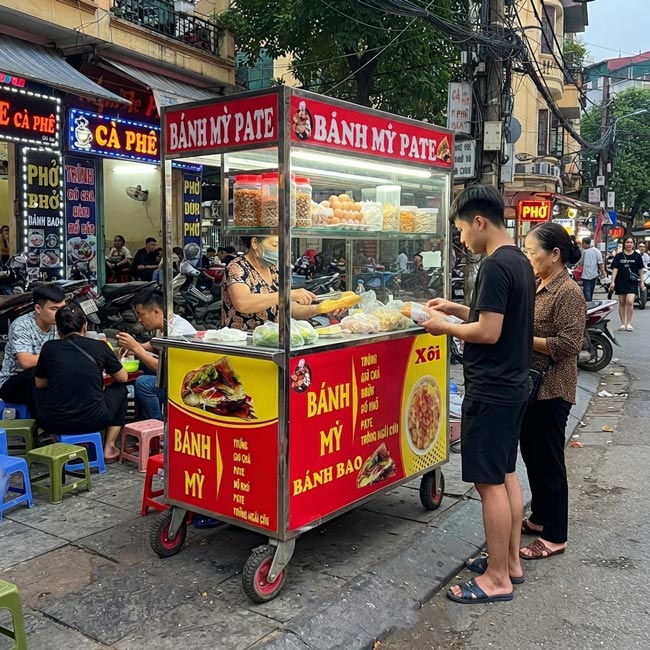 Gọn nhẹ nhưng vẫn đủ không gian chế biến và trưng bày