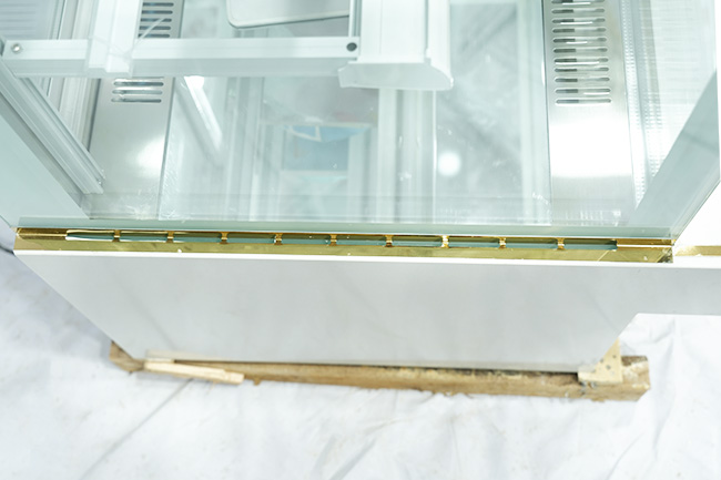 Kính tủ bánh kem 1m8 3 tầng