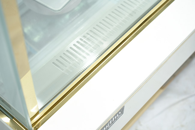 Tủ bánh kem 1m8 3 tầng kính cong làm lạnh tốt