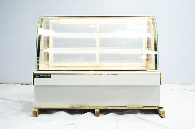 Tủ bánh kem 1m8 3 tầng tối ưu trải nghiệm khách hàng