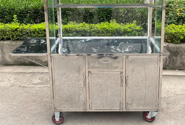 Mặt bàn rộng rãi