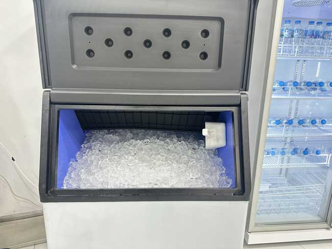 Sản lượng máy làm đá 300kg lớn