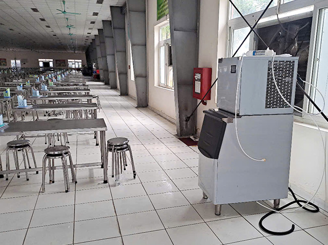 Máy làm đá viên tại bếp ăn tập thể