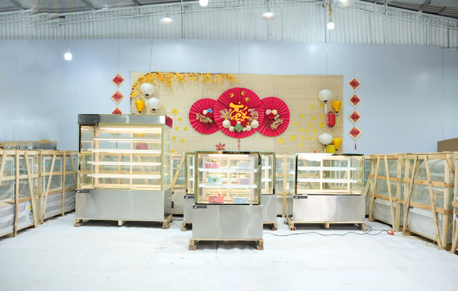 Kho tủ bánh kem bệ inox