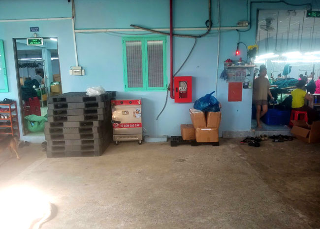 Tủ cơm 4 khay điện nấu ăn cho xưởng may