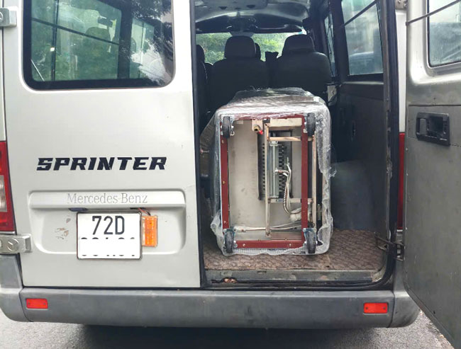 Vận chuyển tủ cơm 4 khay điện gas cho khách