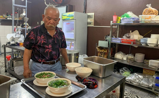 Bát, Đũa, Thìa và Dụng Cụ Phục Vụ