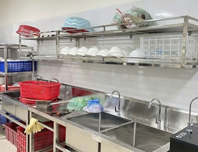 Kệ Inox và Khay, Thau Rổ Bảo Quản Nguyên Liệu