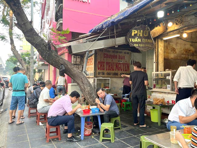 Quán cơm rang phở bò bình dân