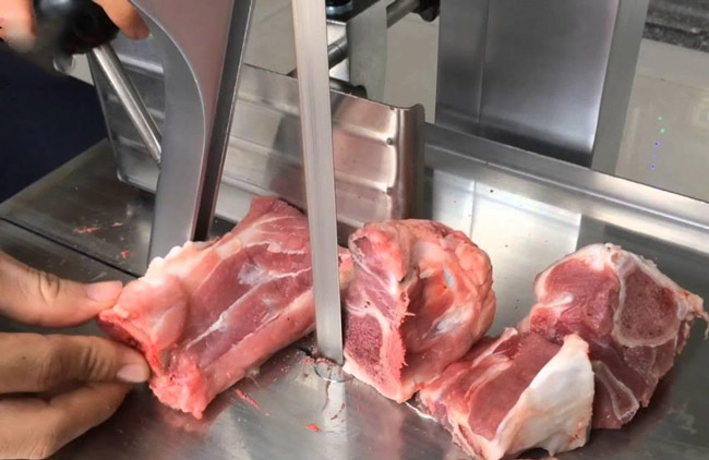 Máy thái thịt, cưa xương