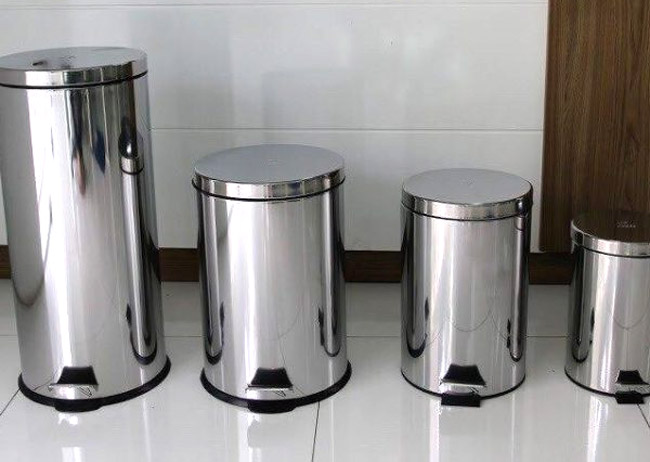 Thùng rác có nắp đậy