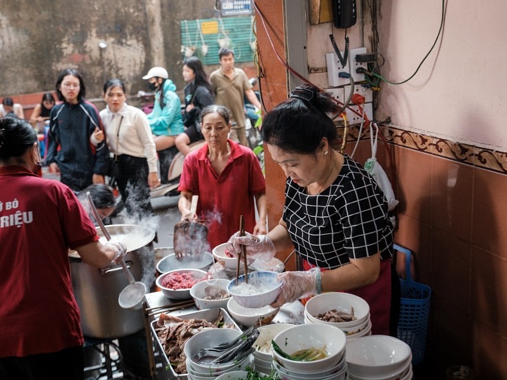 Xây dựng đội ngũ nhân sự giúp quán phát triển lâu dài