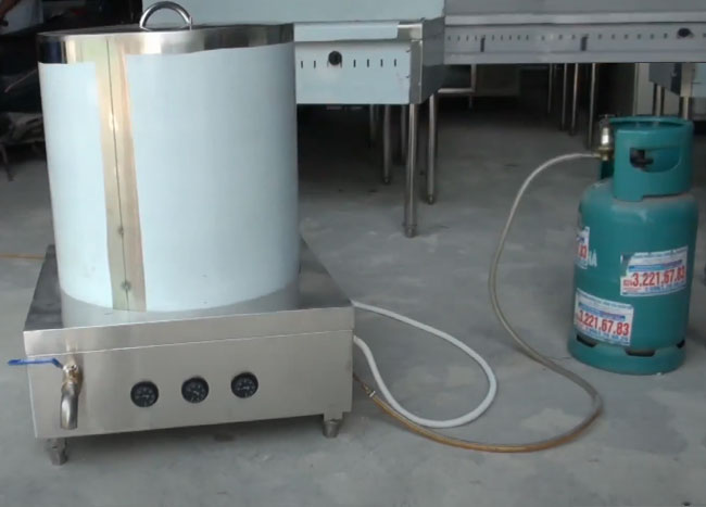 Nồi phở chạy bằng gas