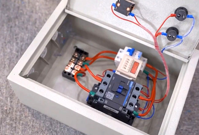 Đấu điện từ aptomat v&agrave;o tủ điều khiển