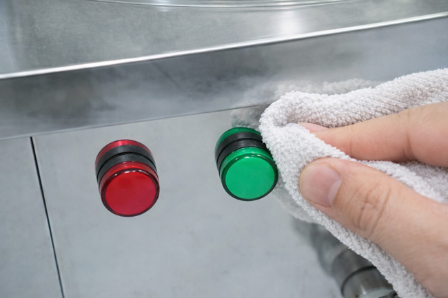 Vệ sinh các chi tiết bộ phận khác trên nồi phở