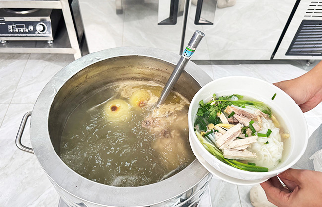 Giữ hương vị nước dùng chuẩn phở Hà Nội