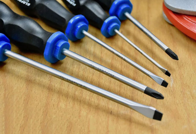 Chuẩn bị dụng cụ đấu nối điện