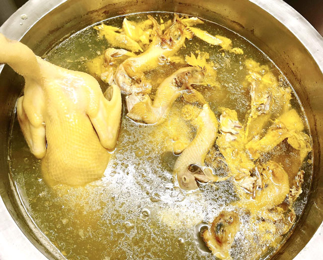 Luộc gà, vịt, giò chả