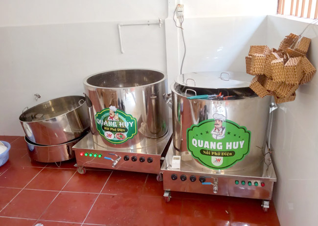 Nồi luộc giò chả