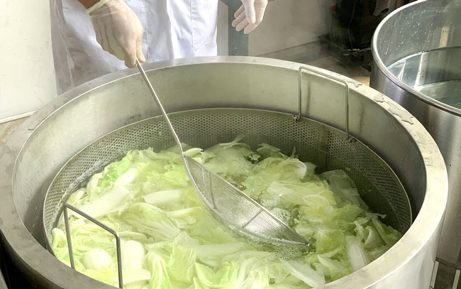 TIP luộc rau xanh ngon mắt